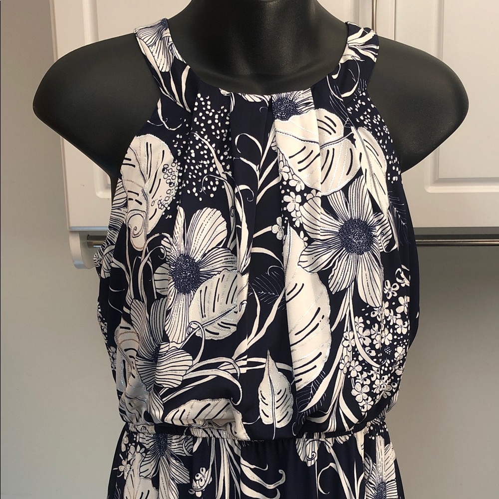 Elegant Sleeveless Navy Maxi Dress w/ White Floral Print – Size S - NWOT